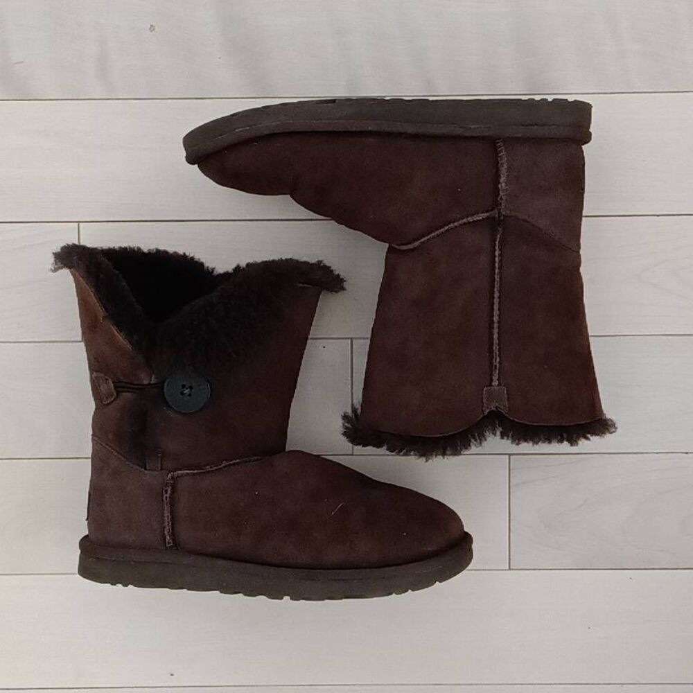 UGG Women's Bailey Button Winter Calf Boots 5803 Chocolate Brown Size 6